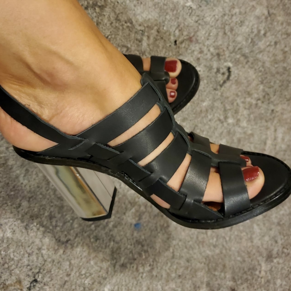 Women's shoes